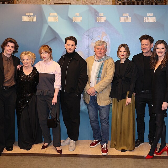 Premi�ra filmu �ampi�n v Lucern�: Adam Kubala, Jana Nagyov�, Martina Jindrov�, Miroslav Hanu�, Zuzana Stavn�, Tom� M�ch��ek, Adela Duk�tov�, Cyril Dobr�