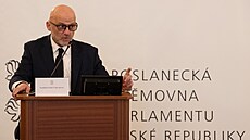 Hynek �ermák p�ed poslanci