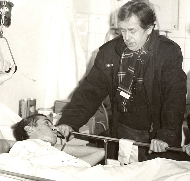 Odešel, ale nezmizel. Na Potměšila vzpomínají režisér Hřebejk i politici