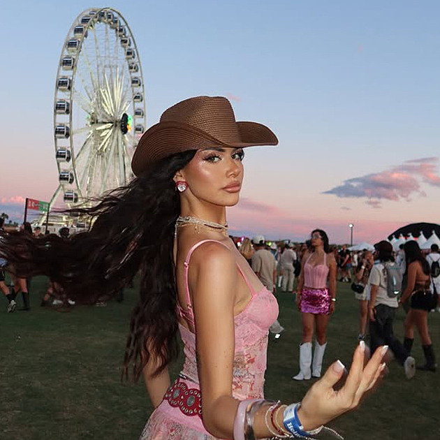 Dominique Alagia si užívá na Coachella. Vystoupil tam Justin Bieber s překvapivou show