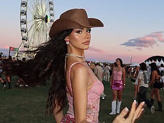 Dominique Alagia se vydala na festival Coachella