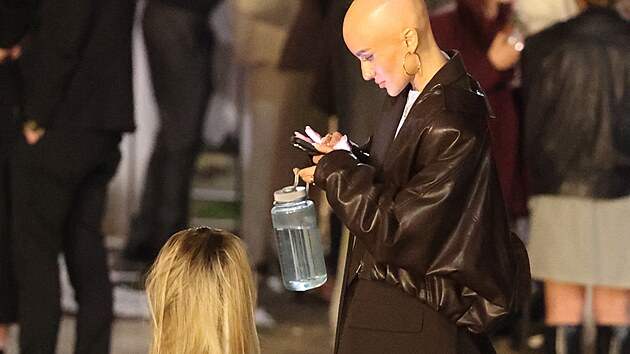 Zatímco jiní �e�ili odvoz, Barbora je�t� po cest� dom� zvládla i �vlasovou...