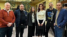 Otakar Foltýn na spole�né fotce pirátského klubu vedle své partnerky Katariny...