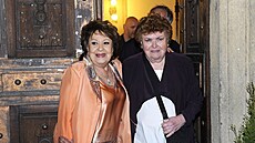 Jaroslava Henzelová na oslav� 85. narozenin své sestry Ji�iny Bohdalové