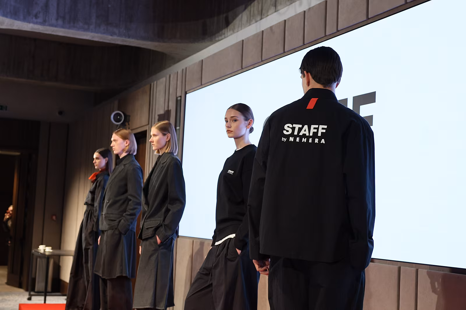 P�tice model� pro pracovn�ky a dobrovoln�ky ukazuje, �e KVIFF letos nechce...