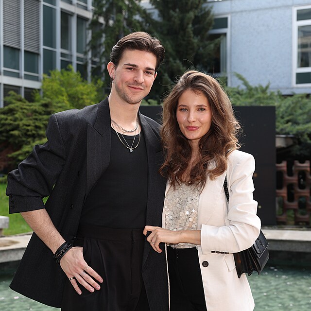 Sara Sandeva, Daniel Makovec