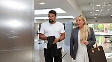 Milan Baro� s právni�kou u soudu.
