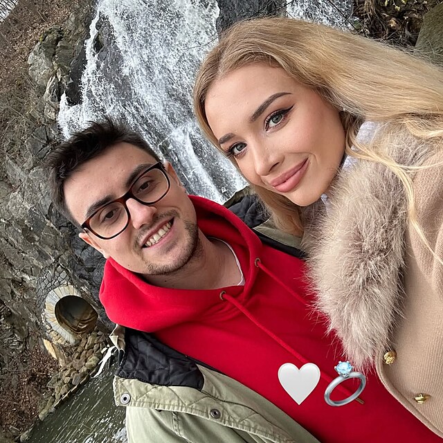 Nicole ��chov� v�bec poprv� odhalila sv�ho snoubence!