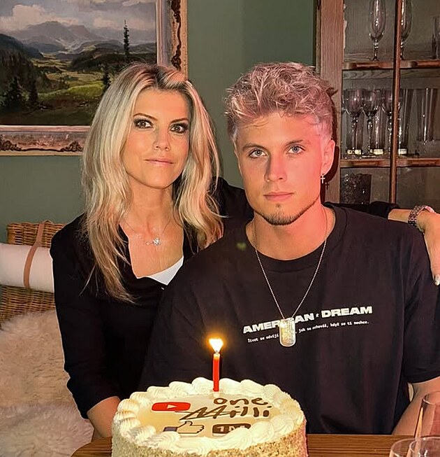 Jon Mari�nek se svou matkou