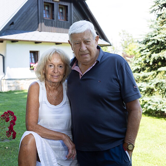 Zden�k Mary�ka, man�elka Hana St�edov�, bydlen�, chalupa, Lipno, portr�t - celek