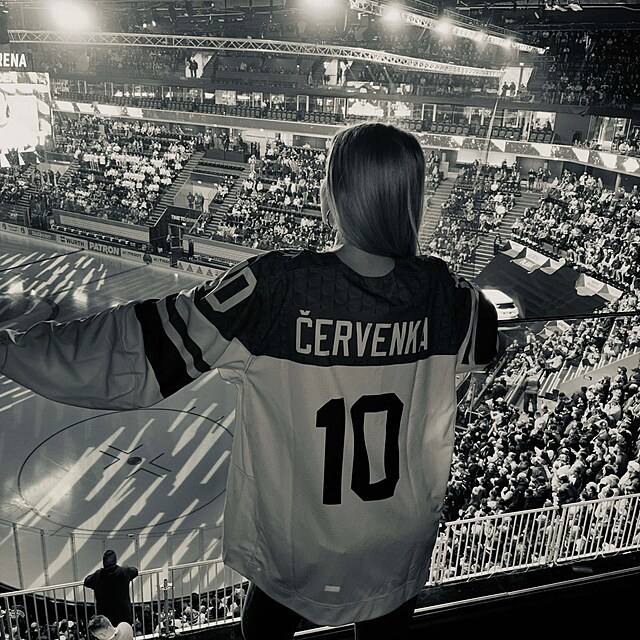 Michaela Pech��kov� fandila Romanovi p��mo na stadionu!
