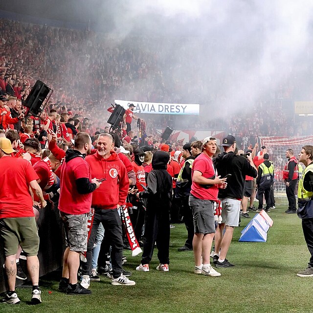 Konec z�pasu Slavia vs. Sparta