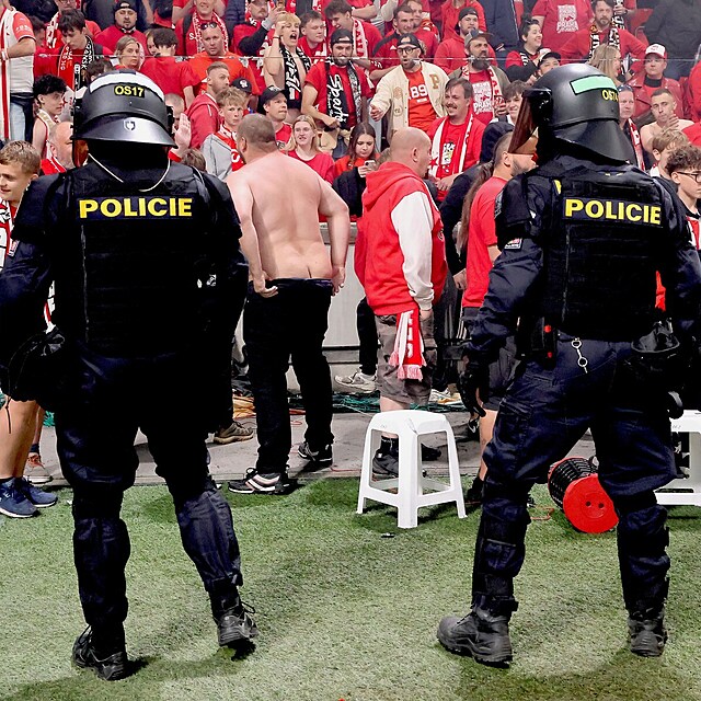 Konec z�pasu Slavia vs. Sparta