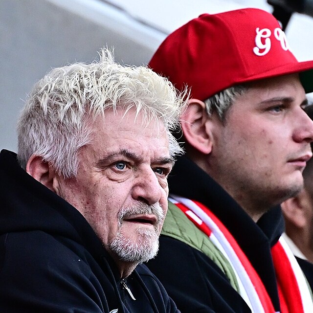 Michal Such�nek se synem J�chymem na v�erej��m derby.