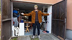 Ond�ej Kubina, bydlení, portrét, p�ed gará�í