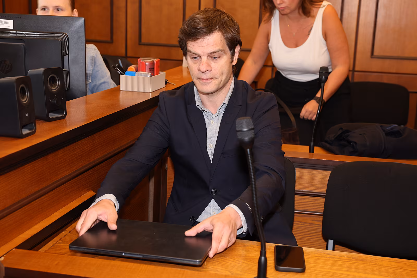 Soud s Adamem Krausem a Nikol Enevovou