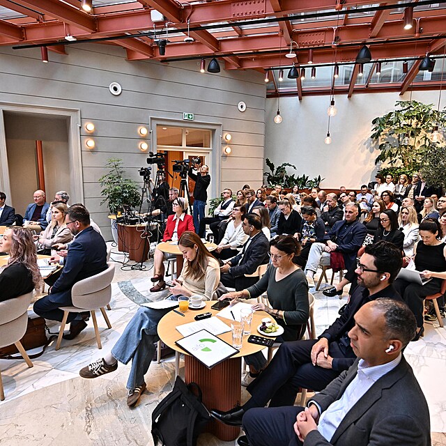 Tiskov� konference Asociace inovativn�ho farmaceutick�ho pr�myslu p�inesla nep��jemn� ��sla. �e�i �ekaj� na modern� l��bu v pr�m�ru 659 dn�.