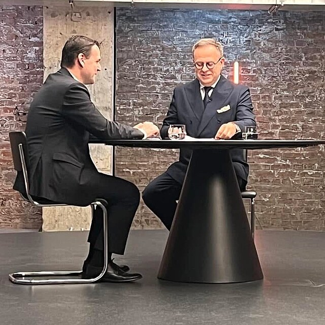 Moravec rozjel placenou show. Prvn� host Macinka mu je�t� p�ed startem vzk�zal, �e se na to nebude d�vat v�bec nikdo.