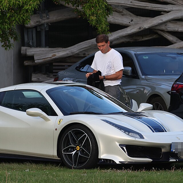 K vid�n� byl i spor��k Ferrari