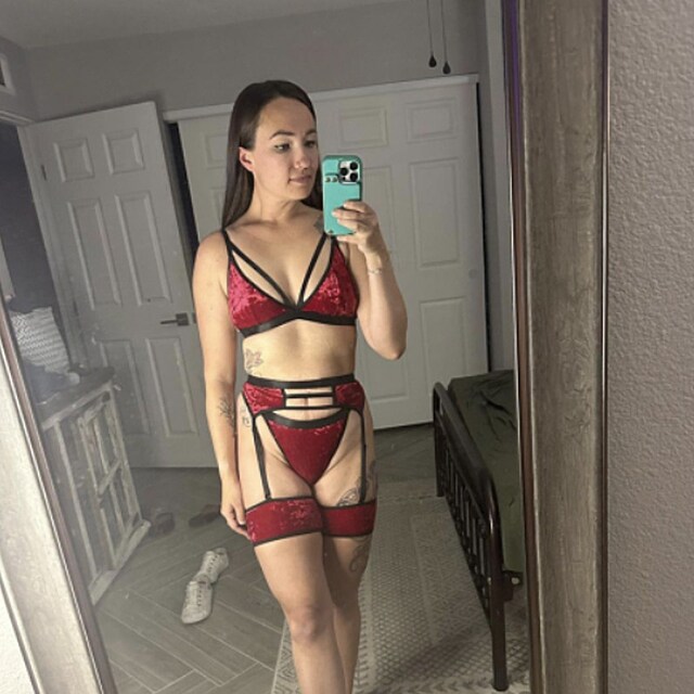 OnlyFans tv�rkyn� a u�itelka Samantha Peer