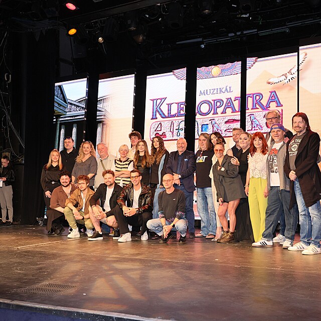 Hv�zdn� obsazen�, velkolep� kost�my a n�vrat legend�rn� Kleopatry po 25 letech.