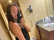 OnlyFans tv�rkyn� a u�itelka Samantha Peer