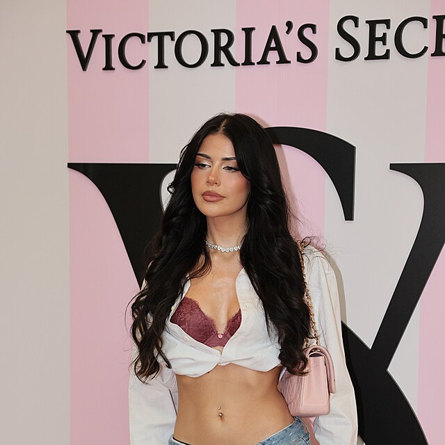 Dominika Alagia na slavnostn�m otev�en� nov� prodejny Victoria�s Secret v OC...
