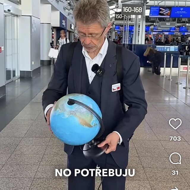 .
Na Tchaj-wan odlet�la sen�tn� delegace, podnikatel�, akademici a tak� �lov�k, kter� m� �esk� ve�ejnosti vysv�tlit, �e zahrani�n� politika se dnes d�l� hlavn� na v��ku.