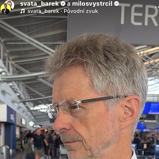 P�edseda Sen�tu m�l na Tchaj-wanu uk�zat autoritu �esk� republiky. Zat�m ukazuje, �e i st�tnick� cesta m��e vypadat jako placen� spolupr�ce, u kter� jen chyb� ozna�en�.