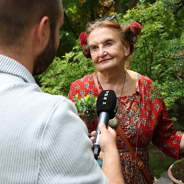 Eva Holubov�