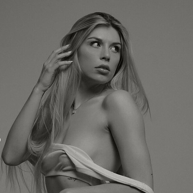 Anna Hamannov� alias Kafuu prolomila ml�en�