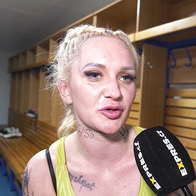 Karol�na Kavalov�