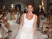 Andrea Vere�ová zazá�ila na módní p�ehlídce návrhá�ského dua PONER.