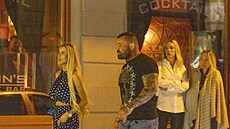 Karlos Vémola a Lela na no�ním rande v Praze