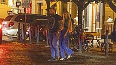 Karlos Vémola a Lela na no�ním rande v Praze