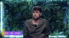 Vális, 33 let, speaker. U� jen tahle kombinace slibuje, �e ve vile nebude nouze...