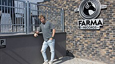 Jary Tauber, bydlení, portrét  p�ed Farma Records