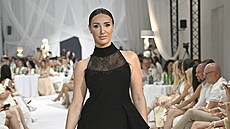 Ta�ána Makarenko na mole b�hem módní p�ehlídky návrhá�ského dua PONER v prvním...