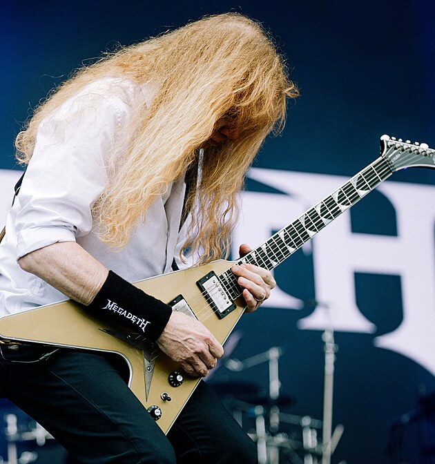 Dave Mustaine dnes mo�n� nezn� jako ve t�iceti, ale kdy� se op�e do kytary,...