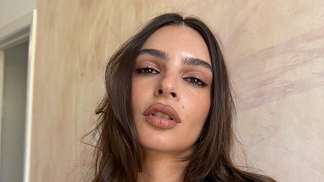 Emily Ratajkowski