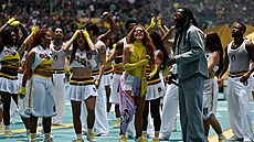 Shakira vystupující na zahajovacím ceremoniálu MS ve fotbale 2026 s Burna Boyem