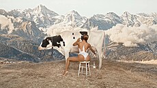 Bianca Censori v novém klipu Kanyeho Westa