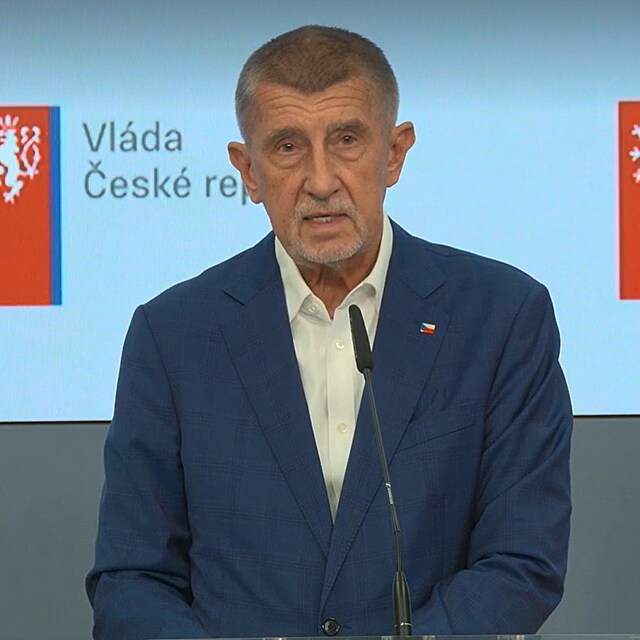 Andrej Babi� na tiskov� konferenci po jedn�n� vl�dy