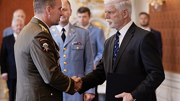 Prezident Petr Pavel a ji� b�val� velitel arm�dy �R Karel �ehka