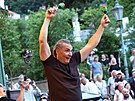 Machá�ek se neudr�el ani chvíli. Jakmile za�ala hrát kapela BMB Sokolov, vzal...