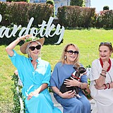 Bardotky Pavlína Po�ízková, Dagmar Havlová a Eva Holubová