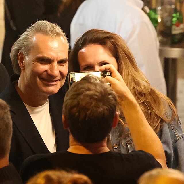 Ji�� Mach��ek slavil a nechal se i fototit.