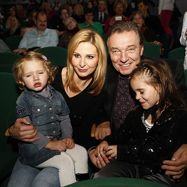Karel Gott, Ivana Gottov�, dcery Charlotte a Nelly