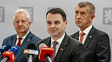 Babi� s Monikou odlet�li na summit NATO. Ona bude �e�it d�ti a obrazovky,...