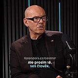 Oto Klemp�� v rozhovoru vysv�tloval, �e po nad�vk�ch na man�elku �vid�l rud� a p�estal se pr� chovat jako politik.